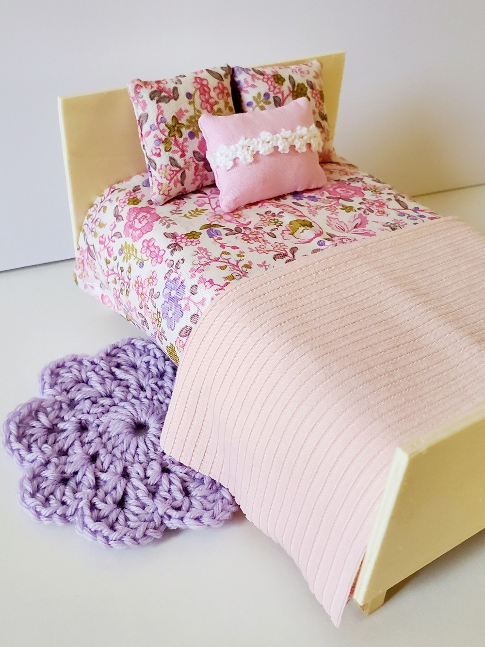 Miniature Dollhouse 1:12 Scale Pink Floral Blanket Maileg